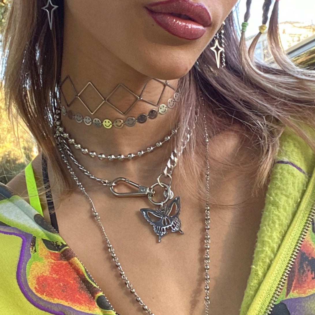 DEADLY BUTTERFLY CHOKER